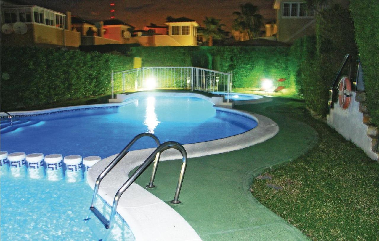 2 Bedroom Nice Apartment In Guardamar Del Segura Esterno foto